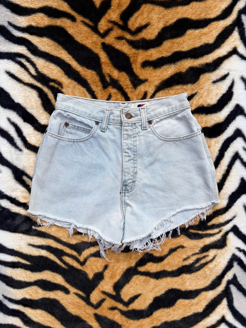 Vintage 90’s Calvin Klein High Waisted Light-wash Denim Cutoff Jean Shorts - Picture 4 of 7